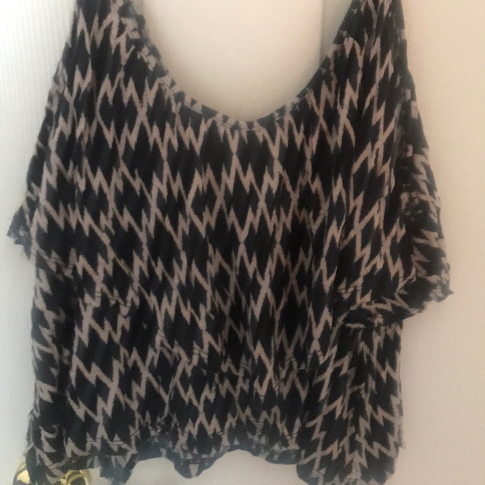 Lush Crop Top - Picture 2 of 5